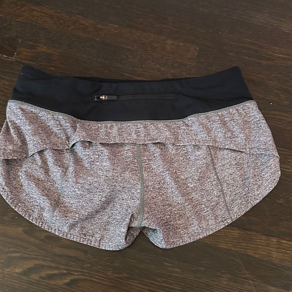 Lulu Women's Heathered Gray and Black Shorts - size 6! - Picture 2 of 2